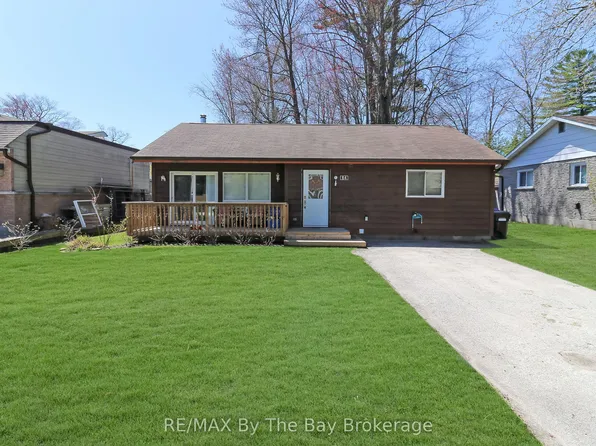 84 32nd St N, Wasaga Beach, ON L9Z 2C4