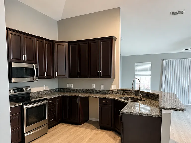 455 Peter Pan Blvd — Photo 10