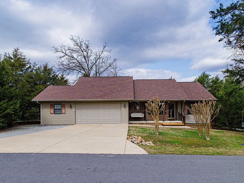 1st image of 110 Lake Forest Cir