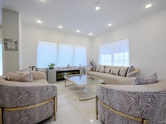 4th image of 345 Washington Avenue