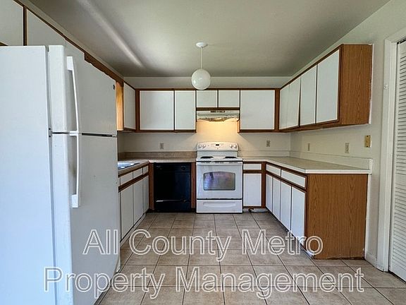 4th image of 415 Greenwich Ct