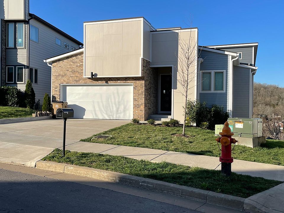 Front elevation with 3 steps from the driveway