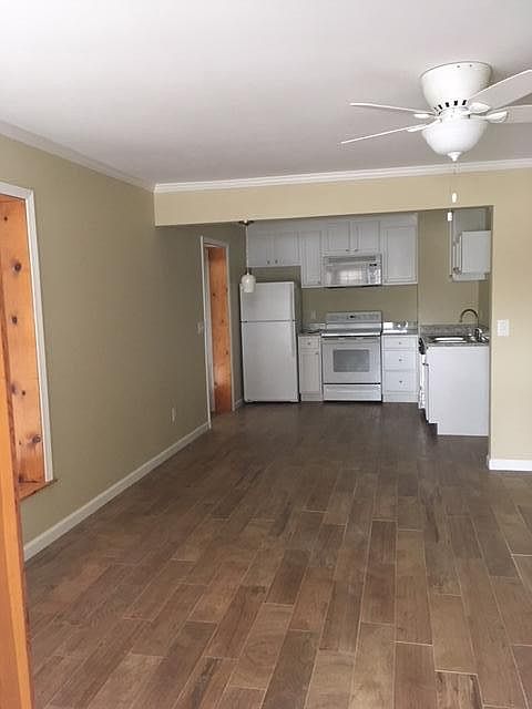 LIVING/DINING ROOM /KITCHEN