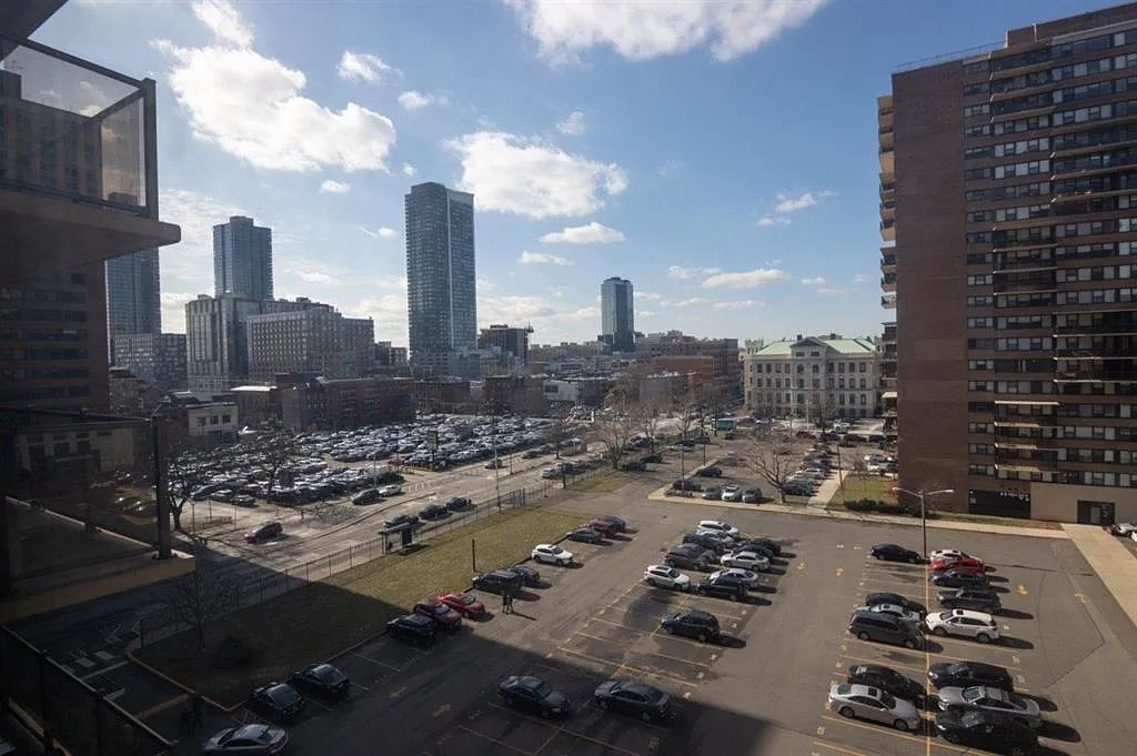 Metropolis Towers Apartme — Photo 3