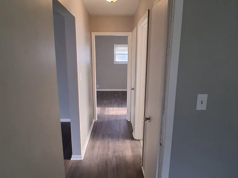 2605 W Victory Ln — Photo 1
