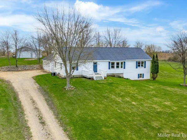 7689 Perry Dr, Delton, MI 49046