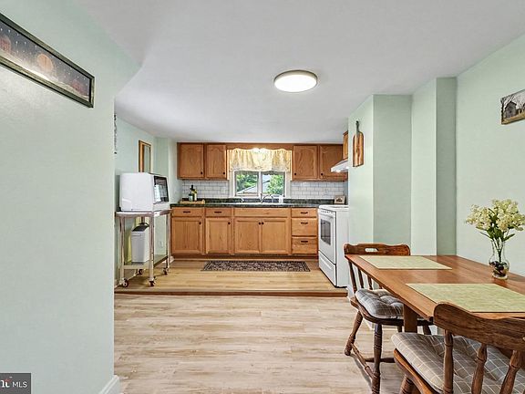5th image of 1422 Walnut Bottom Rd