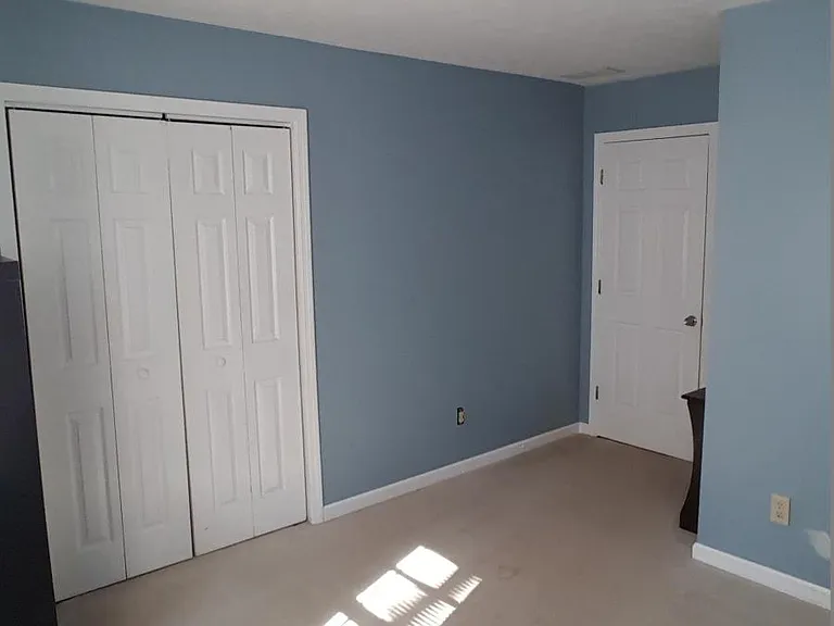 12-Small bedroom/nursery/office