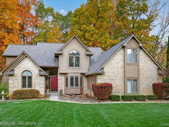 9748 Forest Ridge Dr, Clarkston, MI 48348