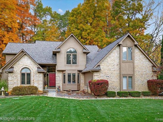 9748 Forest Ridge Dr, Clarkston, MI 48348
