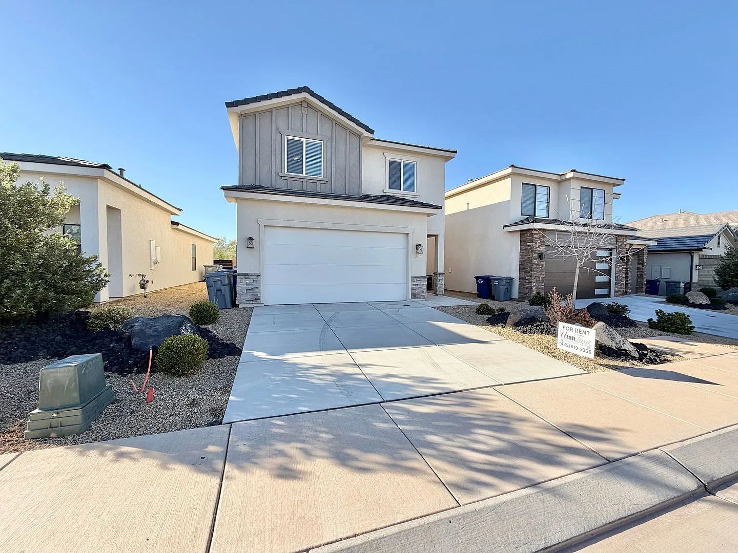 Four Bedroom White Trails Home — Photo 2