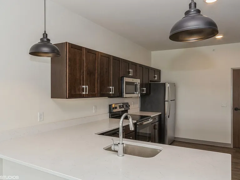 The Leo at the Hub Apartments — Photo 59
