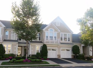 7 Concerto Dr, Lake Grove, NY 11755