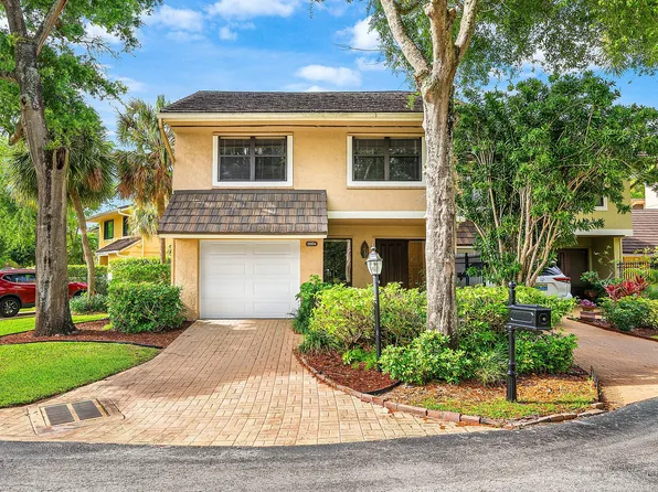5664 Santiago Circle, Boca Raton, FL 33433