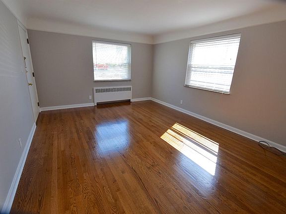 3rd image of 6912 Murray Ave
