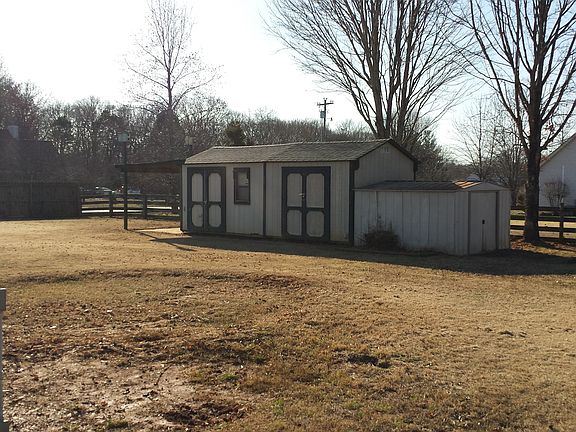 2nd image of 3026 Miles Dr