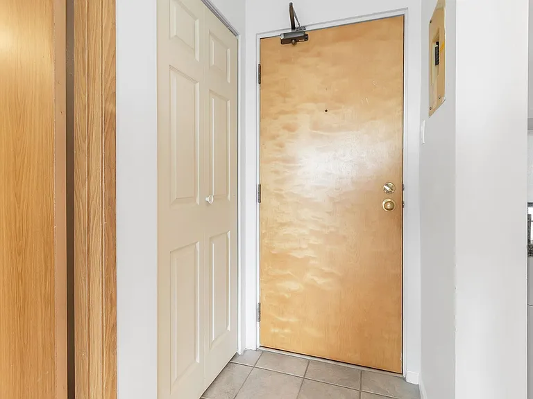 1026 Queens Ave #503 — Photo 7