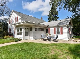 511 W Mequon Rd, Mequon, WI 53092