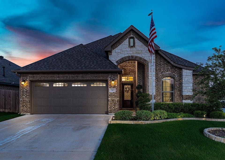 1st image of 745 Ravenwood Dr