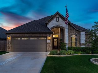 745 Ravenwood Dr, Fort Worth, TX 76179