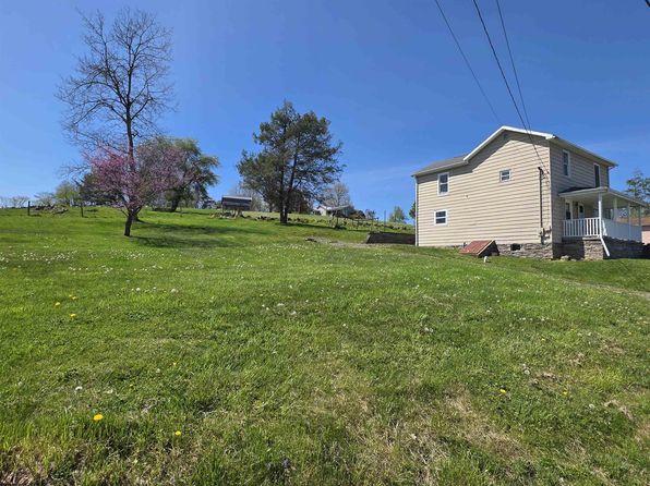 67 Railroad St, Masontown, WV 26542