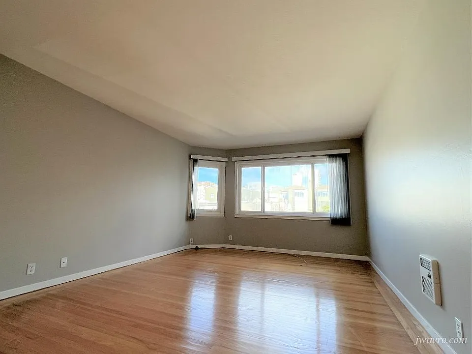 2420 Franklin St #35