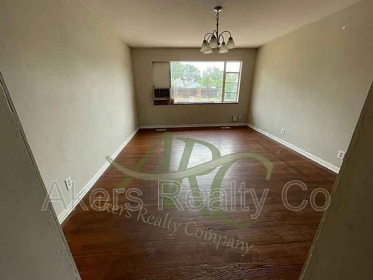 2210 Court St — Photo 6