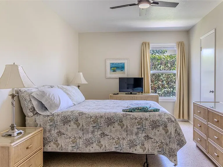416 Sunset Dr — Photo 50