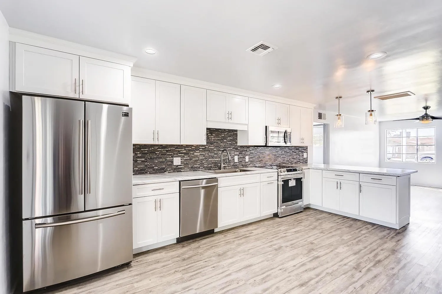 3 bed, 1250 sqft, $2,850 — Photo 1