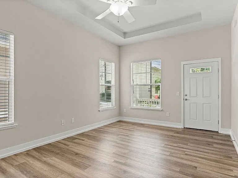 420 NW 1st St — Photo 11