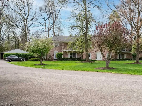 369 Quarry Ln NE Unit A, Warren, OH 44483