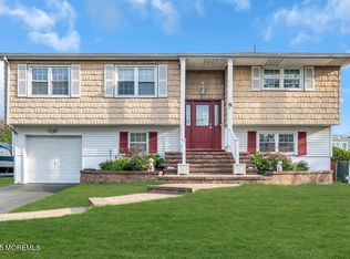 8 Ennis Dr, Hazlet, NJ 07730