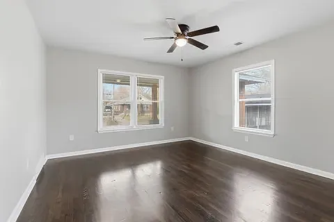 2053 Waverly Ave — Photo 10