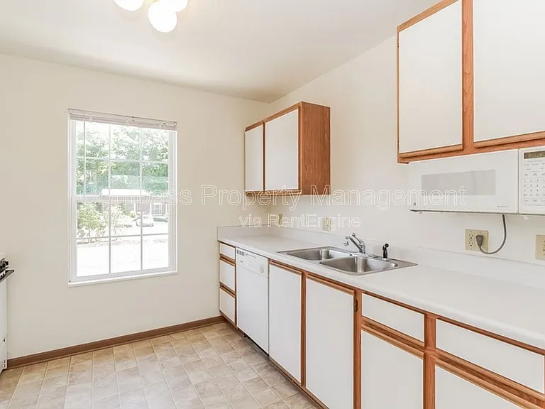 Hightree Townhomes — Photo 8
