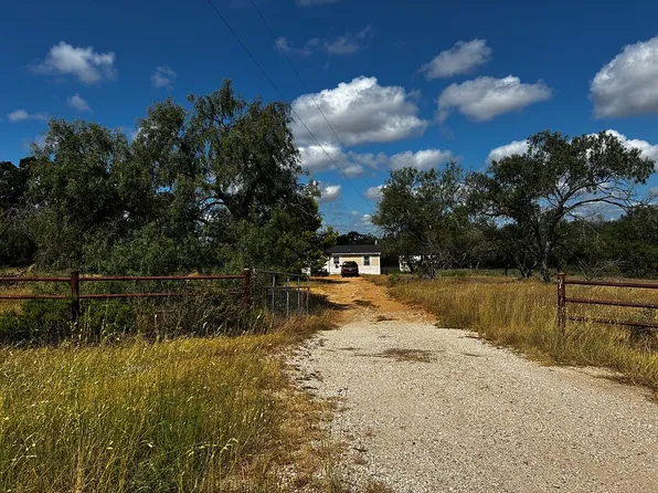 1750 Quail Run, Lytle, TX 78052