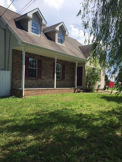 Cape Cod Large front porch 