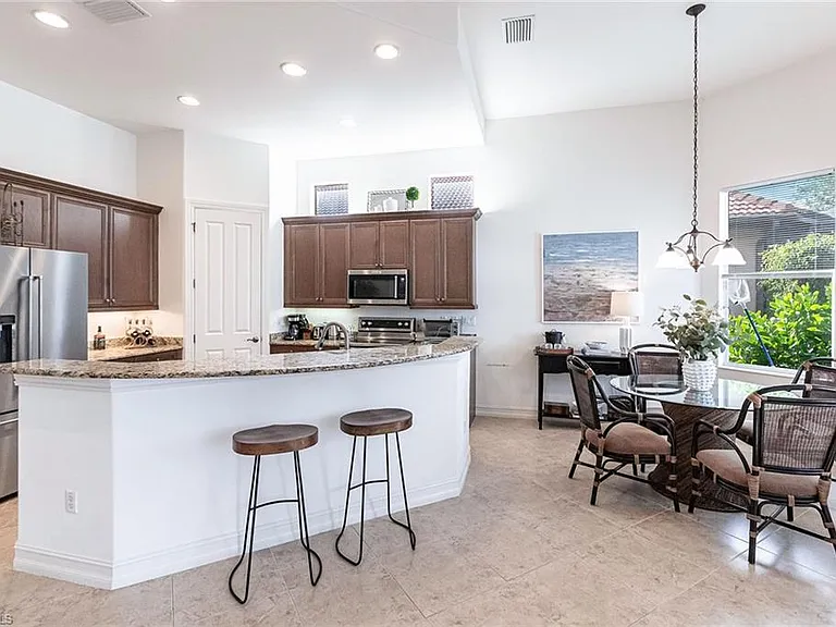 7863 Valencia Ct — Photo 12