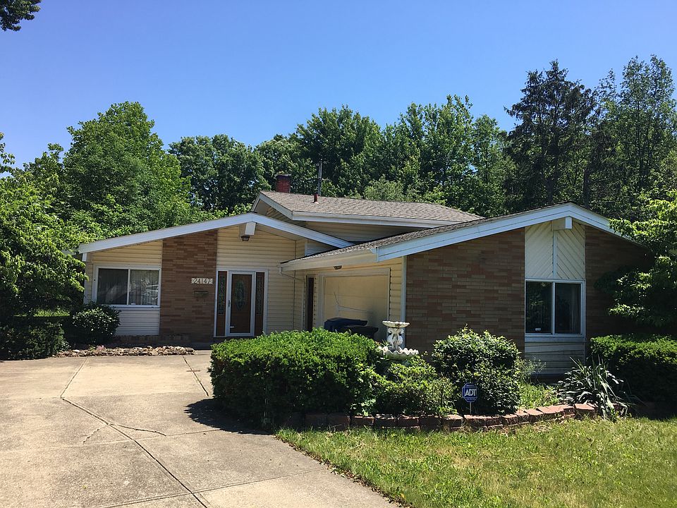 1st image of 24147 Woodmere Dr