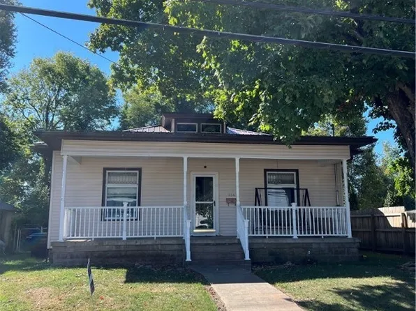 304 Sand St, Ravenswood, WV 26164