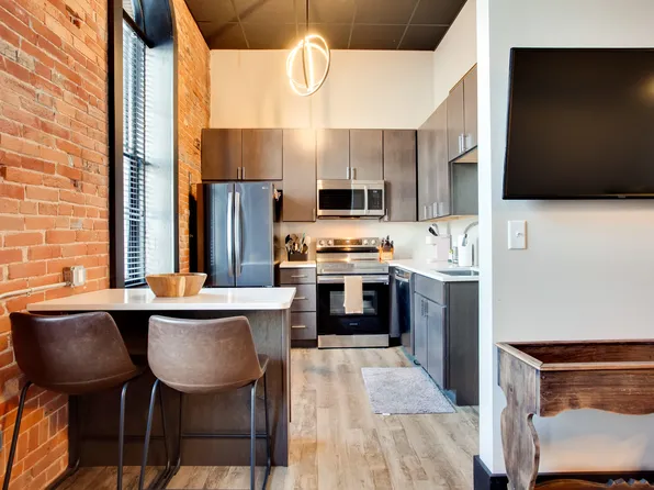 130 N 5th St #1, Quincy, IL 62301