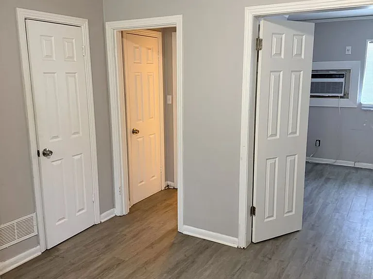 203 Stirling St — Photo 3