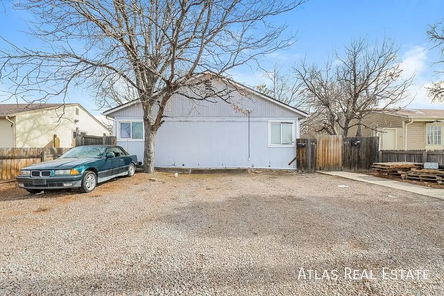3 Bedroom, 1 Bath in the Villa Park Neighborhood. Quiet Street. New Flooring and Paint. Fenced Yard. — Photo 2