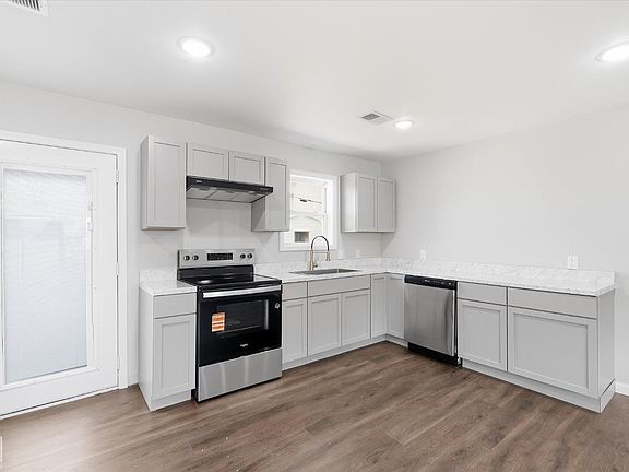 5th image of 800 E Elm St