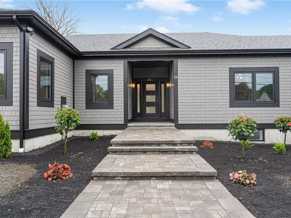 20 Willow Ln, Portsmouth, RI 02871