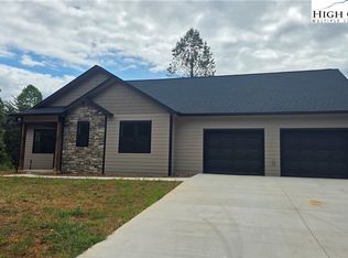 1060 Hawksbill Dr, Morganton, NC 28655