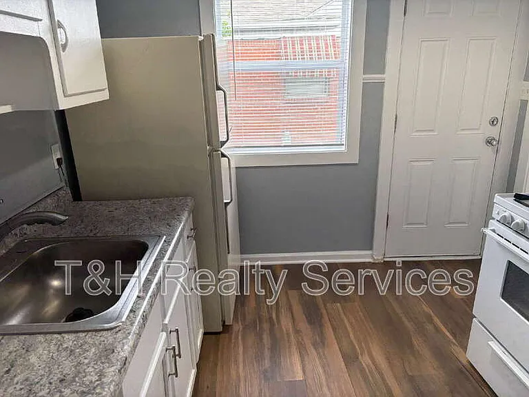 4726 E 34th St — Photo 8