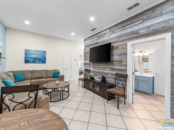 103 E Gardenia St #4, South Padre Island, TX 78597