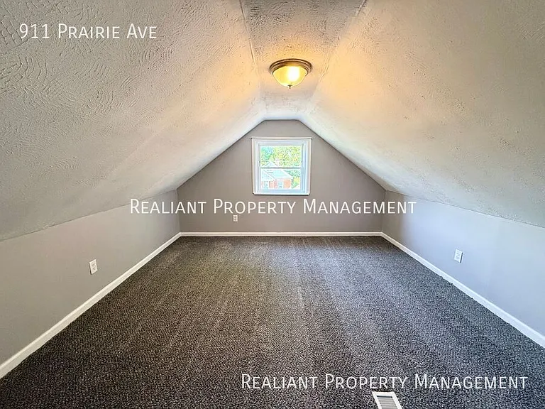 911 Prairie Ave — Photo 13