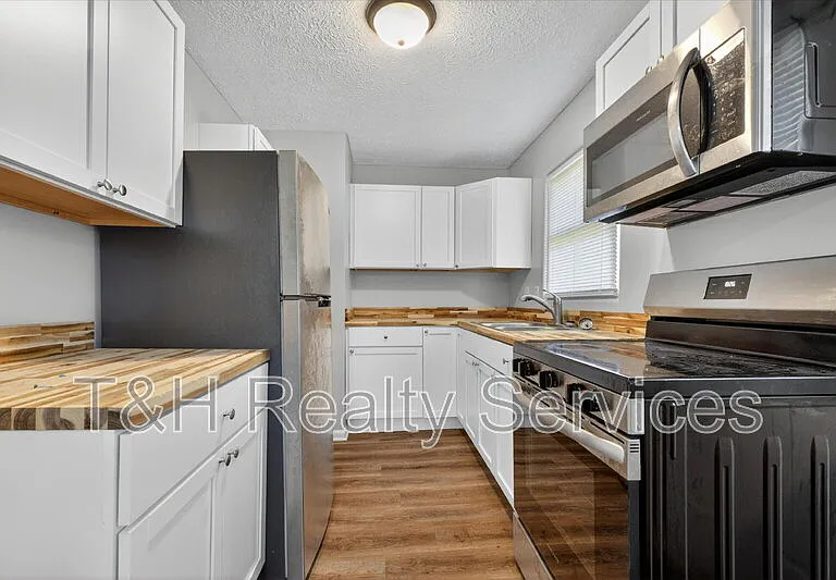 3836 Priscilla Ave — Photo 9
