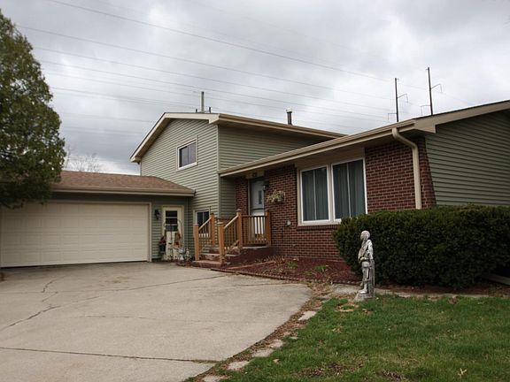 2nd image of 3901 Victoria Dr
